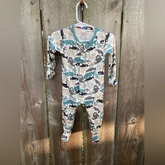 Magnetic Me Seas and Greetings Magnetic Footie 3-6 Months - Picture 2 of 4